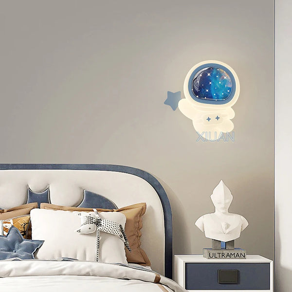 Cartoon astronaut wall lamp