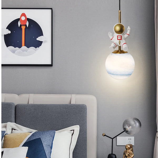 Creative astronaut pendant lights