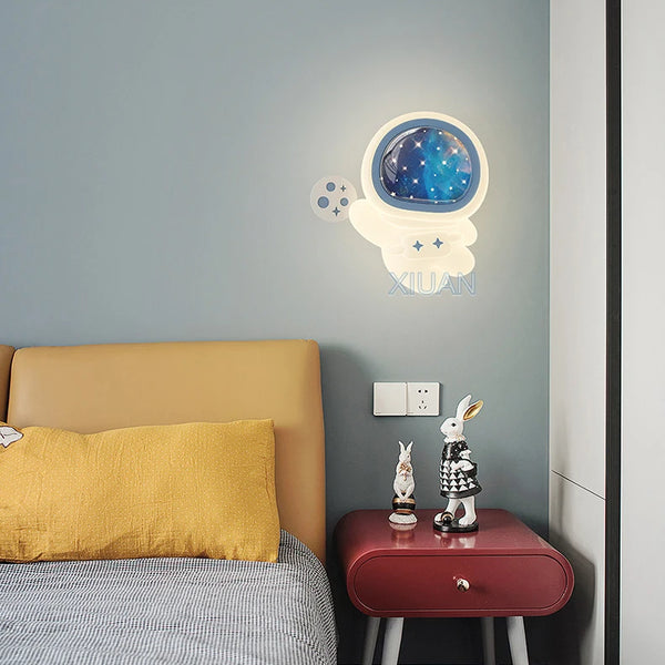 Cartoon astronaut wall lamp