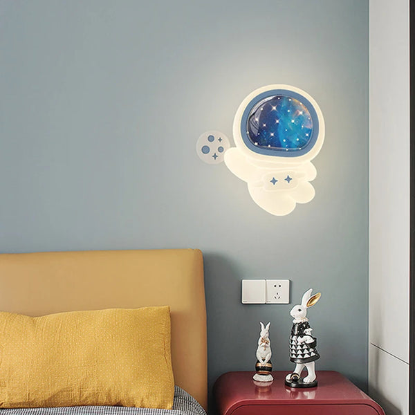 Cartoon astronaut wall lamp