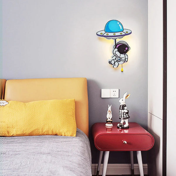 Wireless wall lamp with creative astronaut bulbs