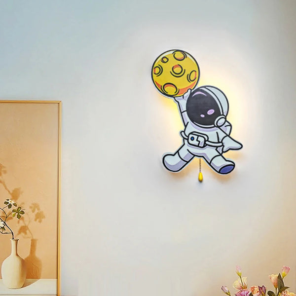 Wireless wall lamp with creative astronaut bulbs