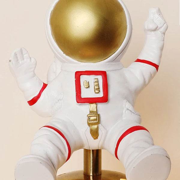 Creative astronaut pendant lights
