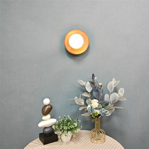Modern and minimalist wall lamps