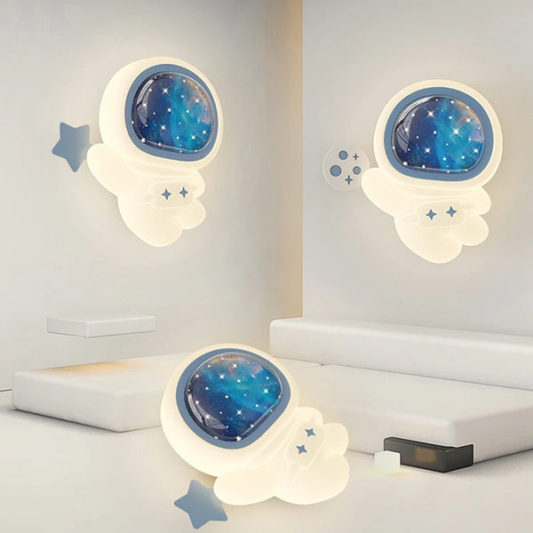 Cartoon astronaut wall lamp