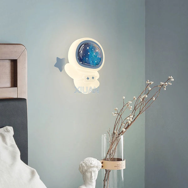 Cartoon astronaut wall lamp