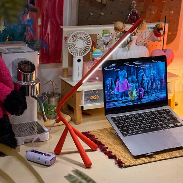 Minimalist LED table lamp with three legs